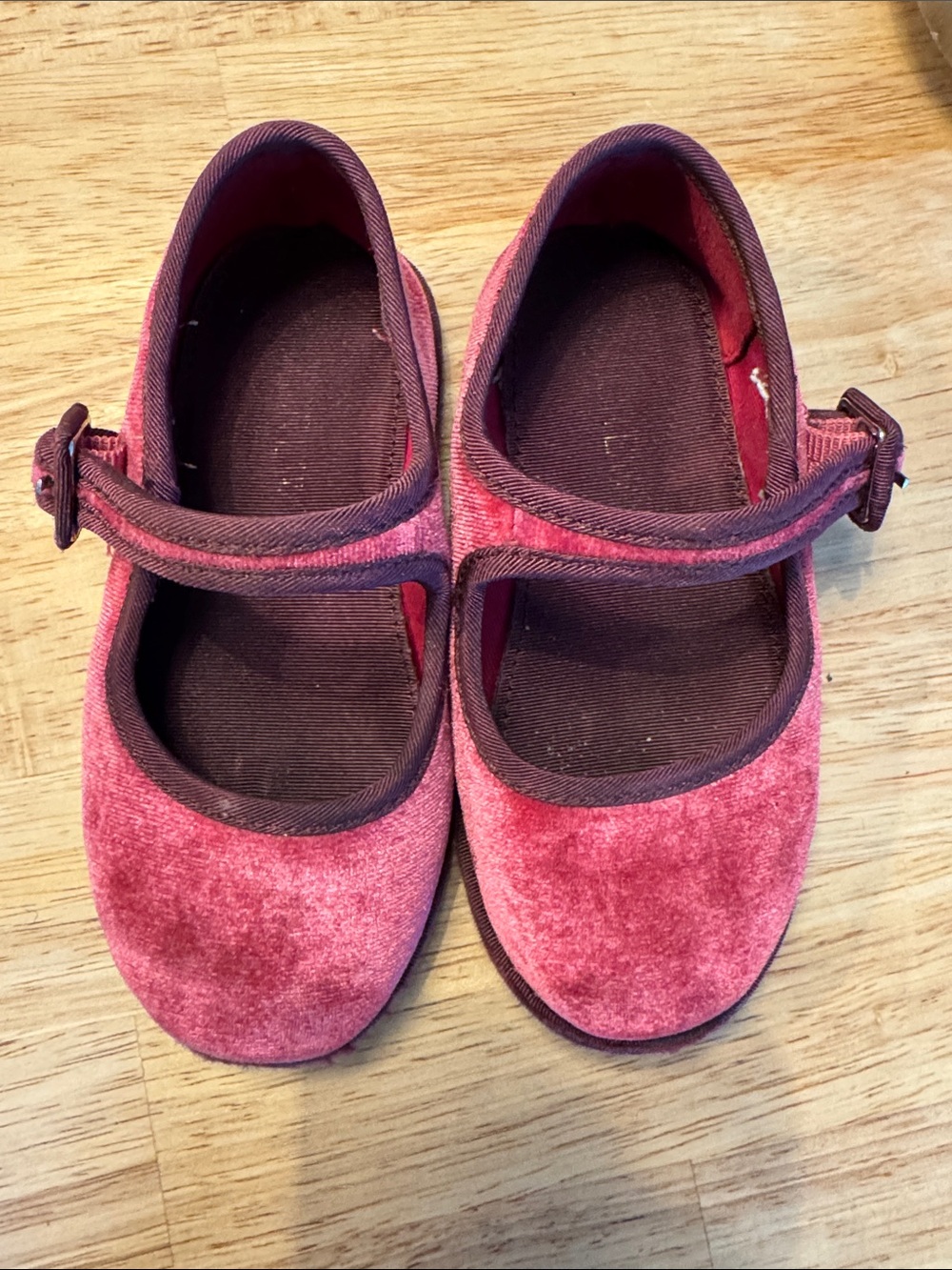 Toddler Girls J Crew Velvet Mary Jane Shoes in Magenta - Picture 2 of 5